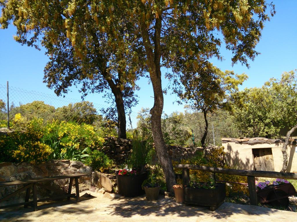 Hostal Valdolázaro Los Navalucillos Exterior foto