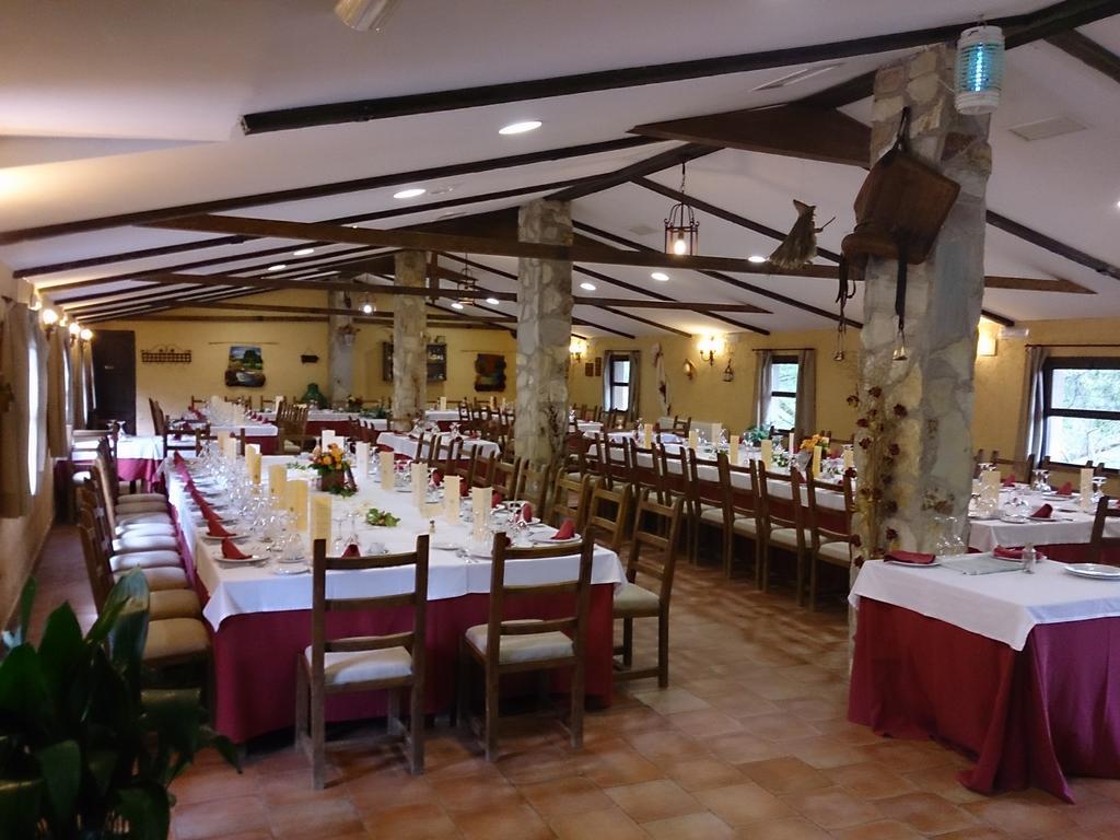 Hostal Valdolázaro Los Navalucillos Exterior foto